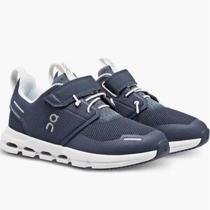 ON iCloud kids navy tennis shoes